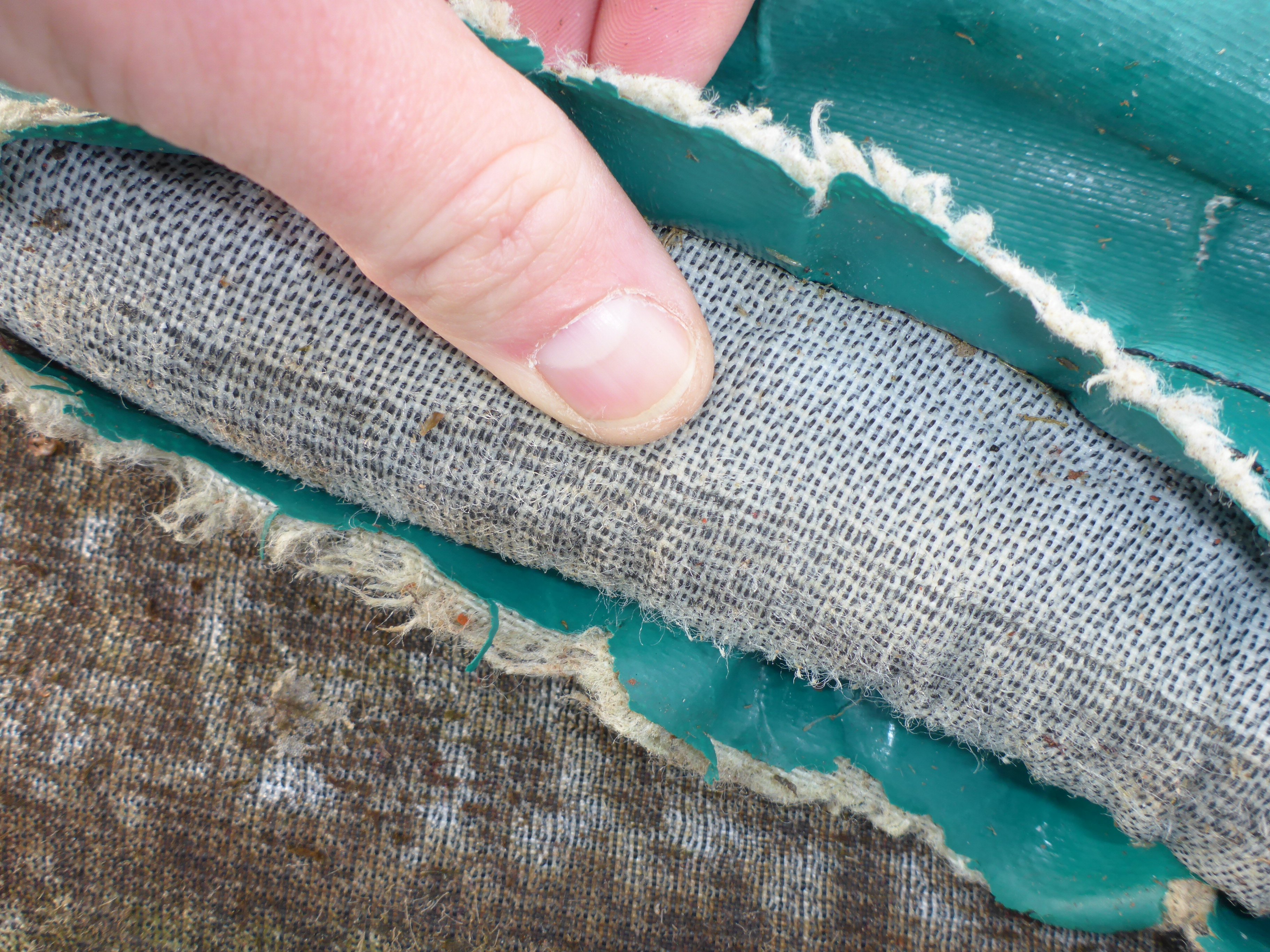Figur 5: Kevlarstoffet rundt blytelnen har en grov struktur og fikk en sandpapirlignende overflate. Foto: © Fiskeridirektoratet.