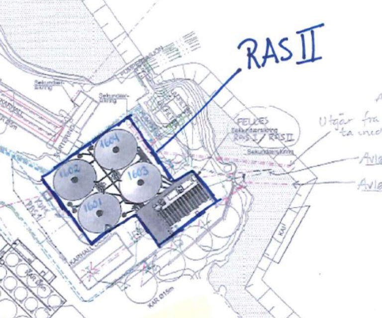 Figur 6: Tegningen viser karene i bygget i sine omgivelser. Det var kar 1603 som sprakk. Illustrasjon: © Fiskeridirektoratet.