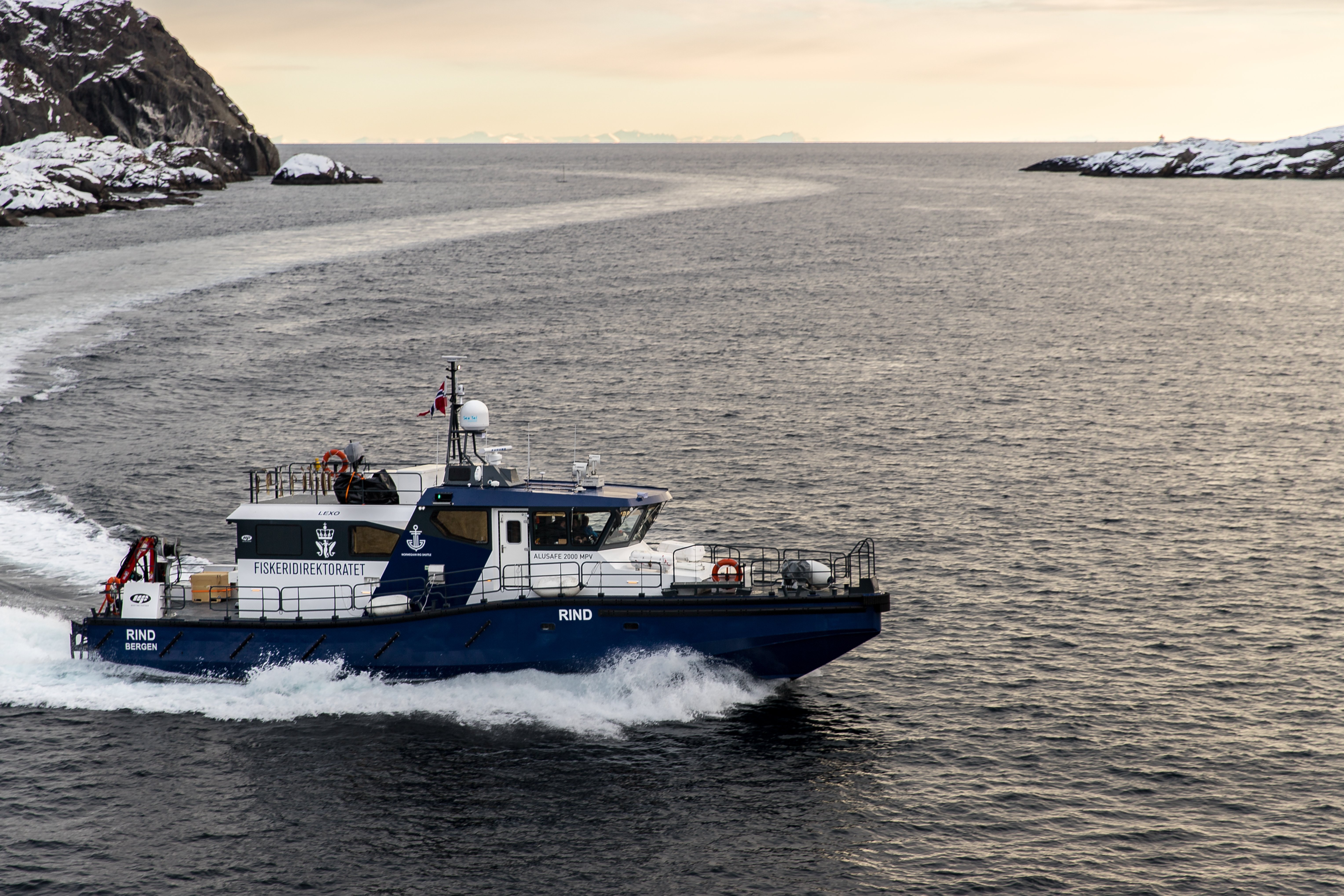 Fiskeridirektoratets patruljebåt «Rind» i Nusfjord i 2018. Foto: © Vegard Oen Hatten / Fiskeridirektoratet.