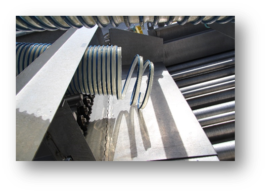 Pumpeslange som revnet og førte til at fisk havnet på dekk og i sjøen. Foto: © Fiskeridirektoratet