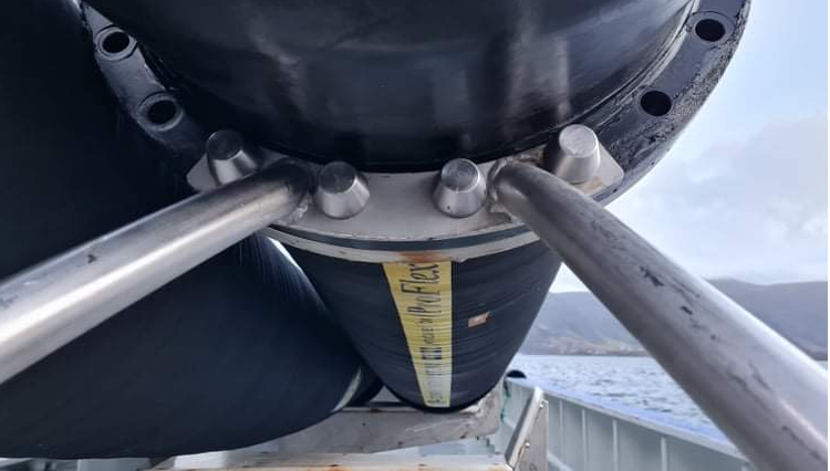 Spesialtilpassede konede bolter som er til utprøving om bord. Foto: © virksomheten