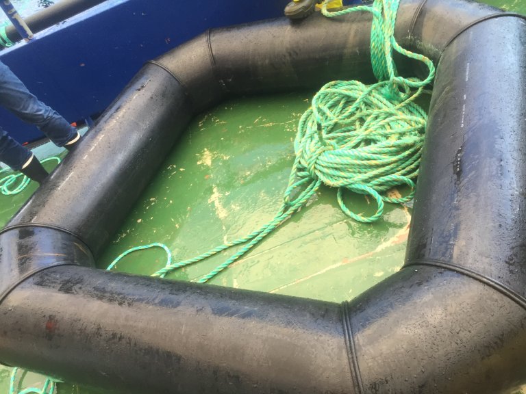 Figur 12: Baderingen som ble brukt til å heise notspissen opp gjennom. Foto: © Fiskeridirektoratet Figur 12: Baderingen som ble brukt til å heise notspissen opp gjennom. Foto: © Fiskeridirektoratet