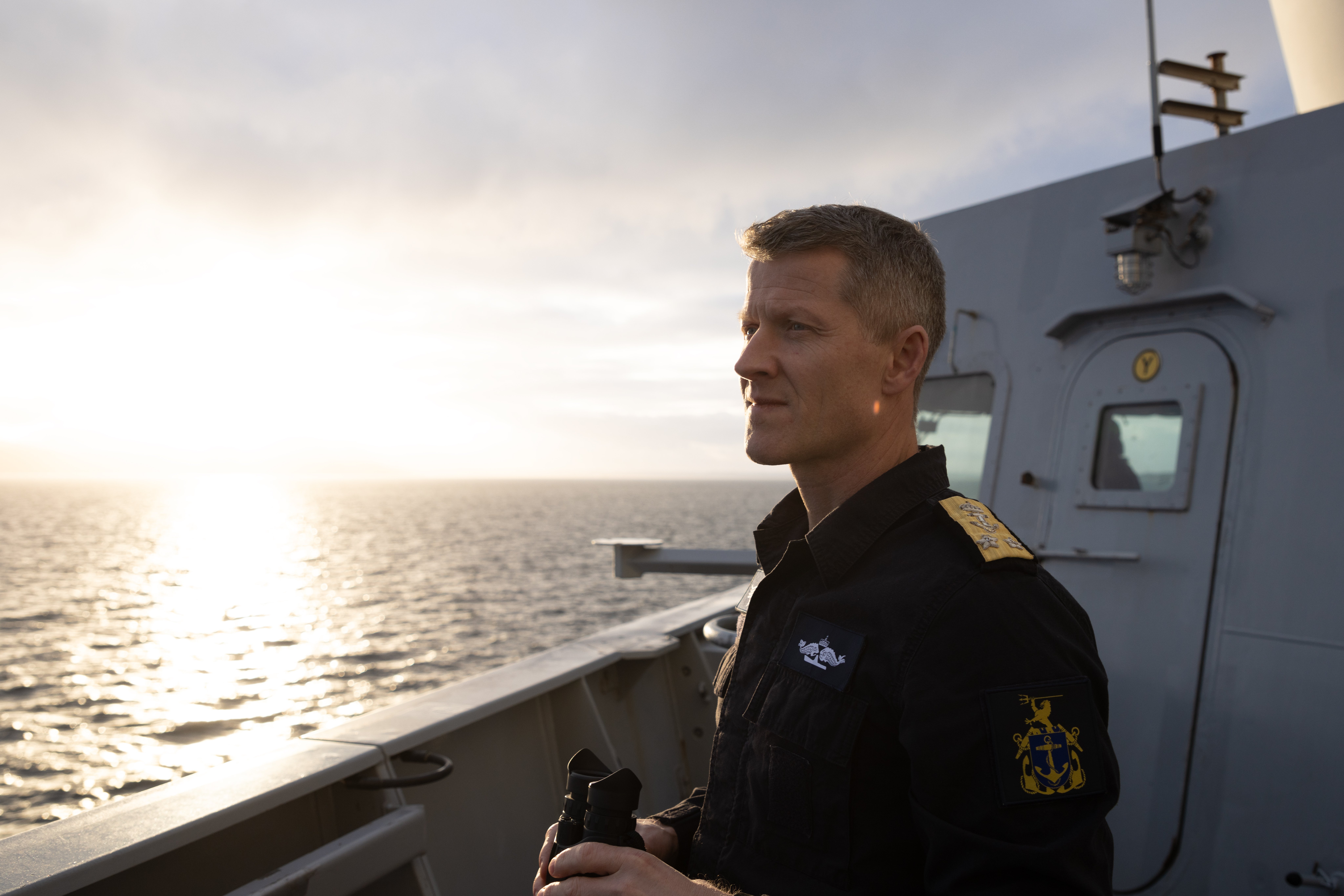 Sjef Sjøforsvaret Kontreadmiral Oliver Berdal om bord på KNM Fridtjof Nansen under øvelsen Artic Dolphin.